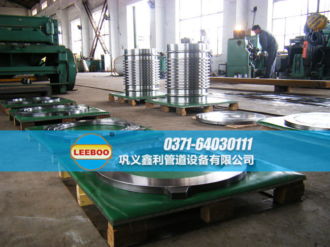 鑫利<a href=http://www.zdtrends.cn target=_blank class=infotextkey>補(bǔ)償器</a>組裝車間
